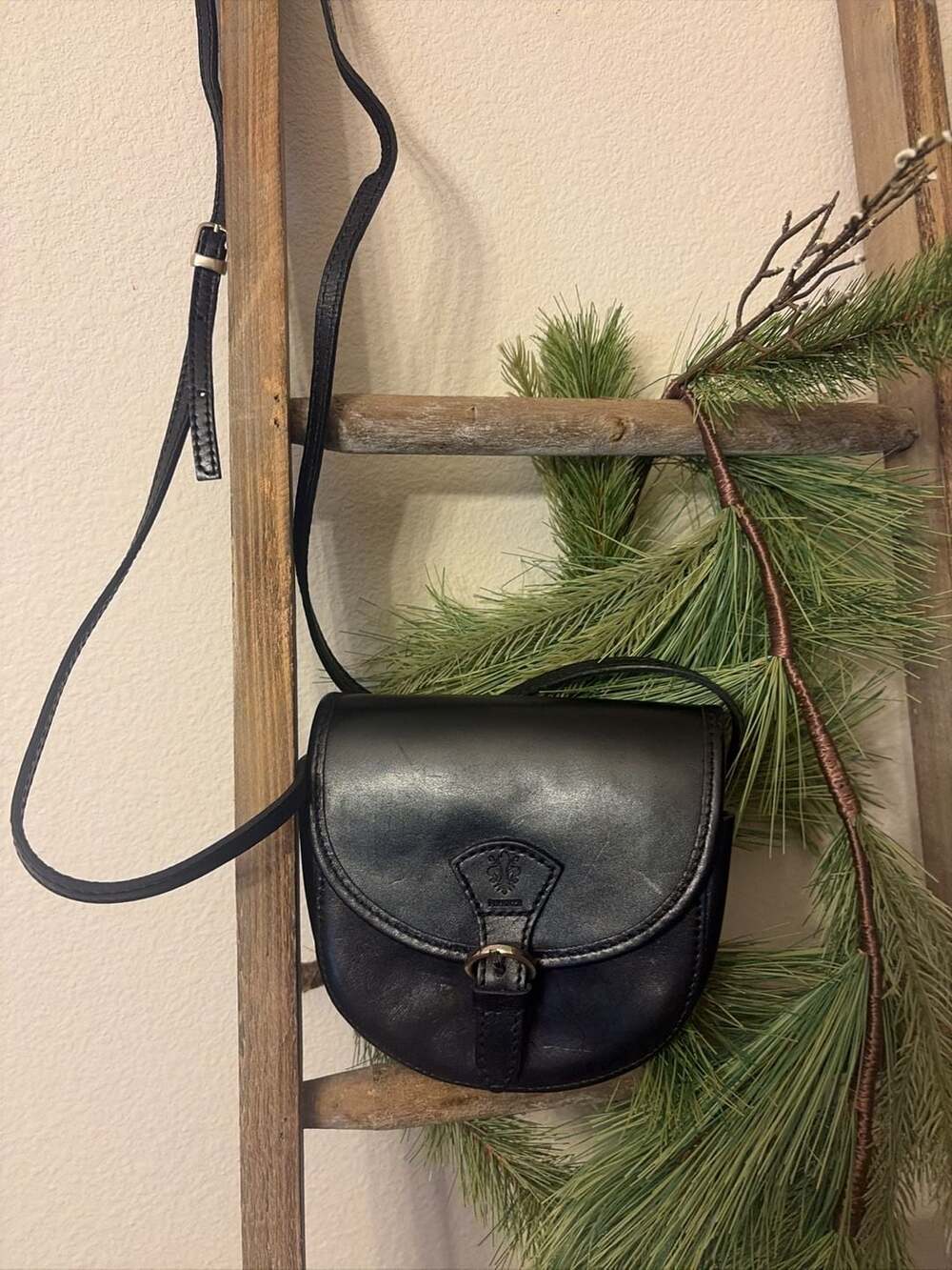 Vera Pelle Made In Italy Black Leather Saddle Crossbody Bag